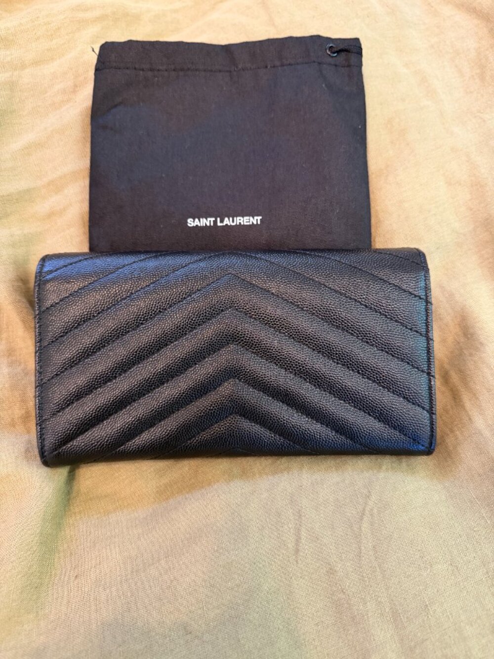 Yves Saint Laurent CASSANDRE MATELASSÉ envelope wallet in grain leather - Picture 3 of 8